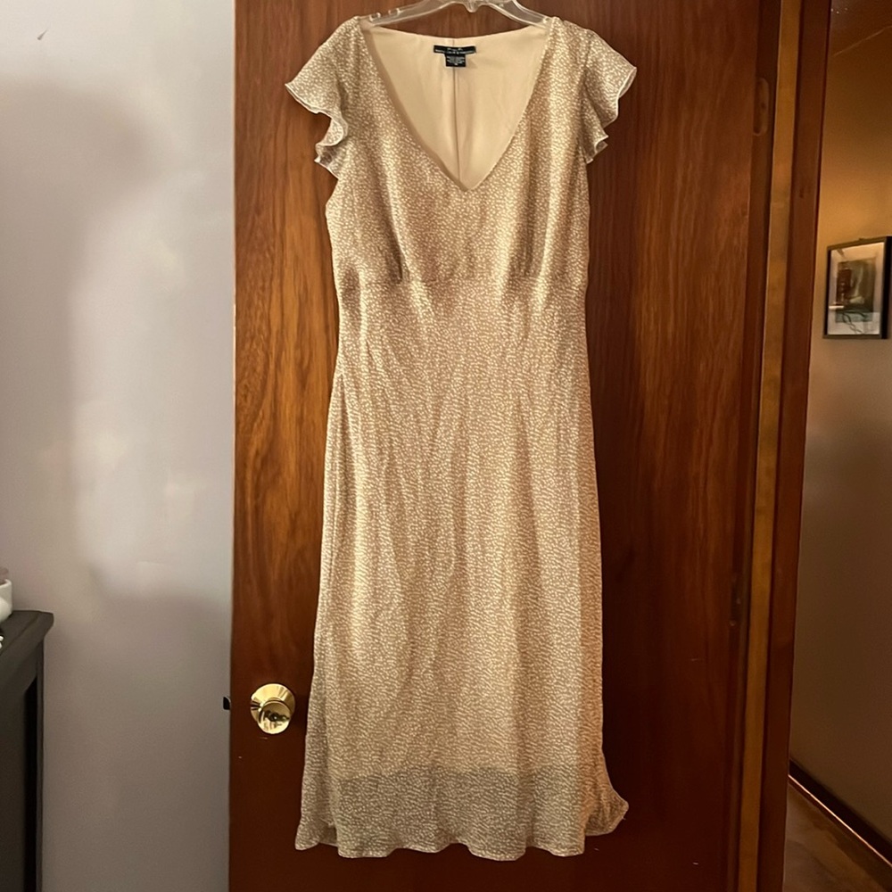 Women’s size 16 light brown/cream capped sleeve dress with built in slip